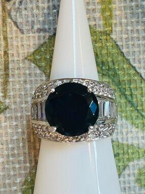 925 Elegant Sterling Silver Ring with Deep Blue Center Stone - Luxury! Sz. 5